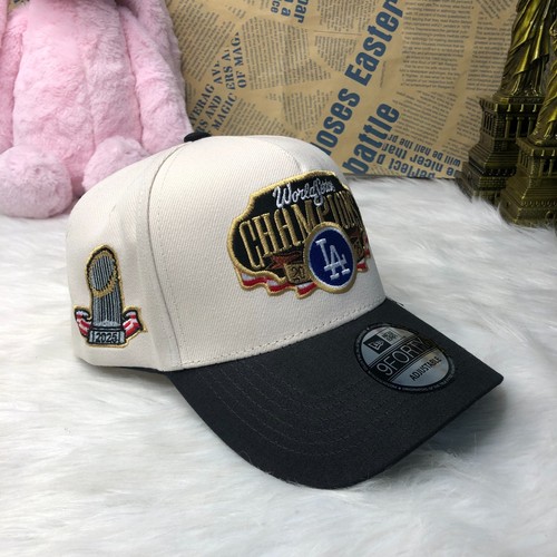 Cappello snapback regolabile